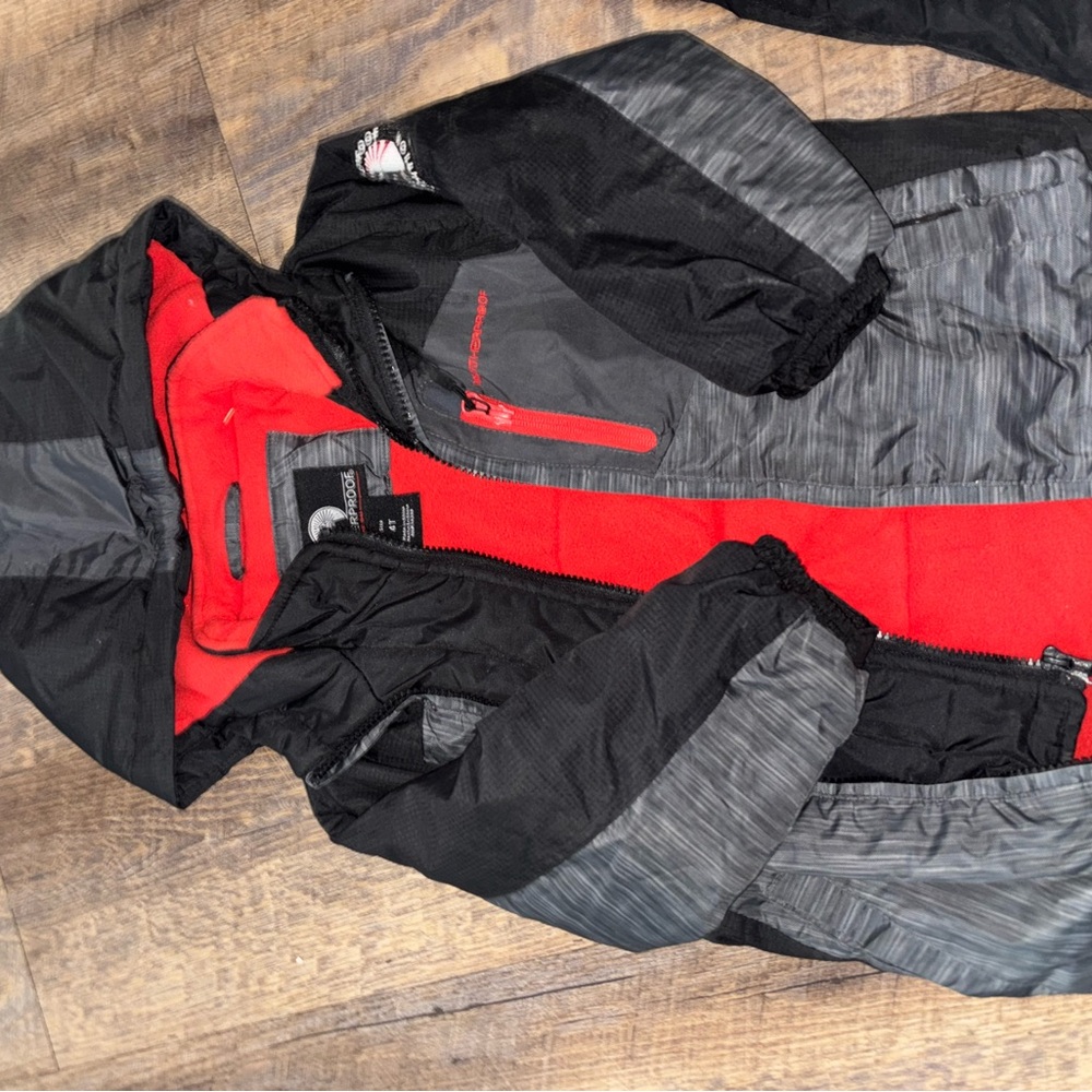 Black and Red Hooded Jacket/snow pant set